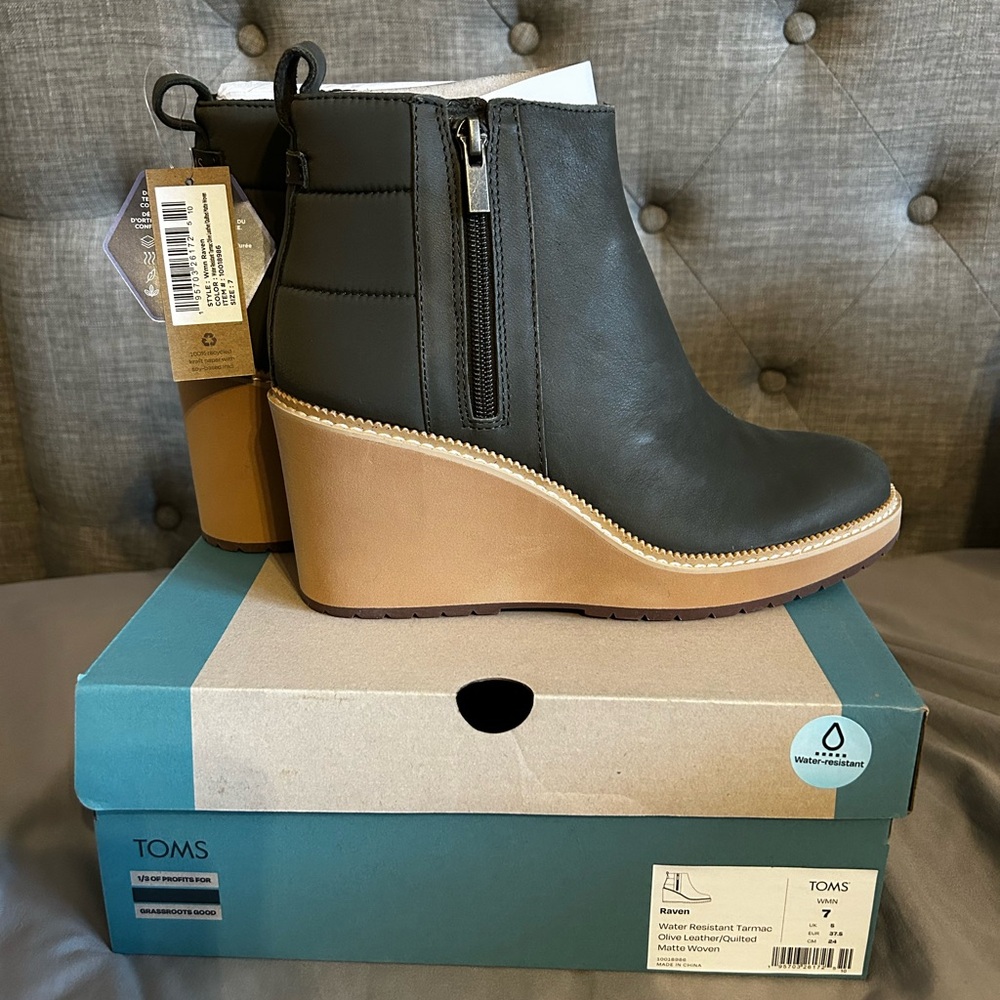 Tom’s Raven Boot, Size 7
New with Box